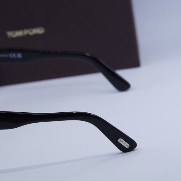 Tom Ford Nora FT0937 01D Cat Eye Sunglasses - Black/Smoke Gradient Polarized main image 10